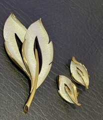 Vintage Signed Pat Pending Pearlized Brushed Leaf Brooch and Clip On Earrings