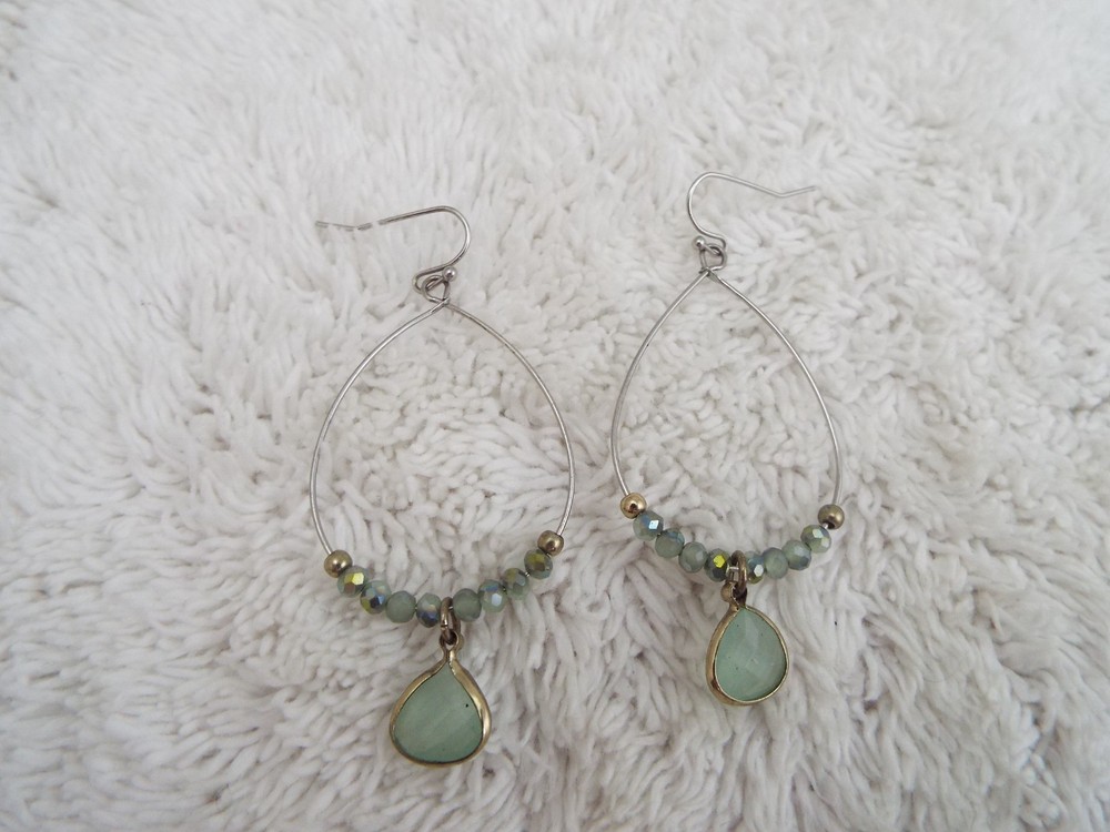 Silvertone Green Bead Drop Hoop Pierced Earrings (D41)