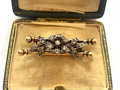 Fantastic Rare 18k Solid Gold Diamonds Flower Vintage Ladies Pin Brooch