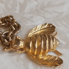 Vintage Goldtone 3 large bumblebee Insect statement necklace 26 + 6in
