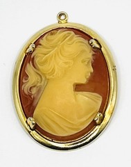 Vintage Gold Tone Cameo Pendant – Large 2 Inch