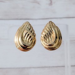Vintage Clip On Earrings Large 1 & 1/8″ Gold Tone Stylish