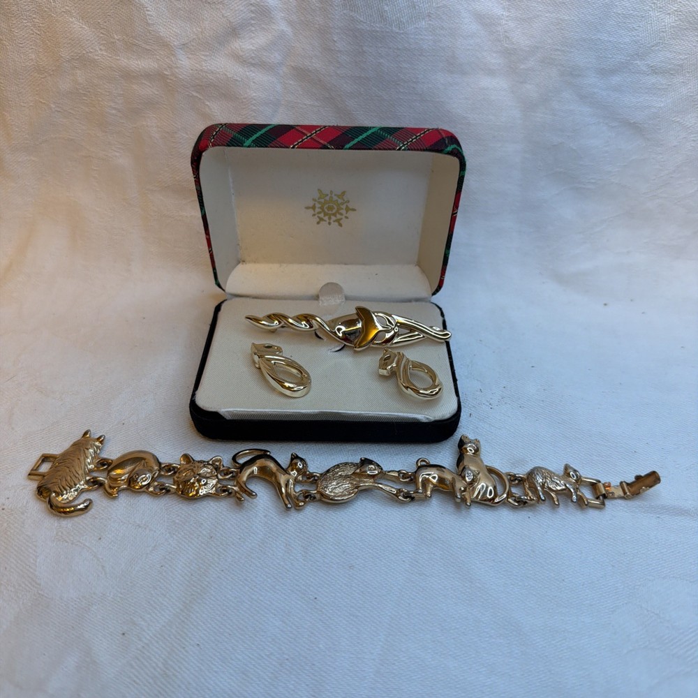 Vintage Gold Tone Cat Link Bracelet/Pin/Earring Set Signed AJC