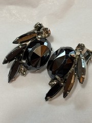 Vtg Juliana D&E Unmarked Clip Earrings Faux Black Hermatite Pronged 1960’s Era