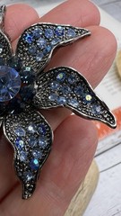 MODERN BROOCH PIN BLUE RHINESTONE DARK SILVER TONE COSTUME JEWELRY WOW 💙