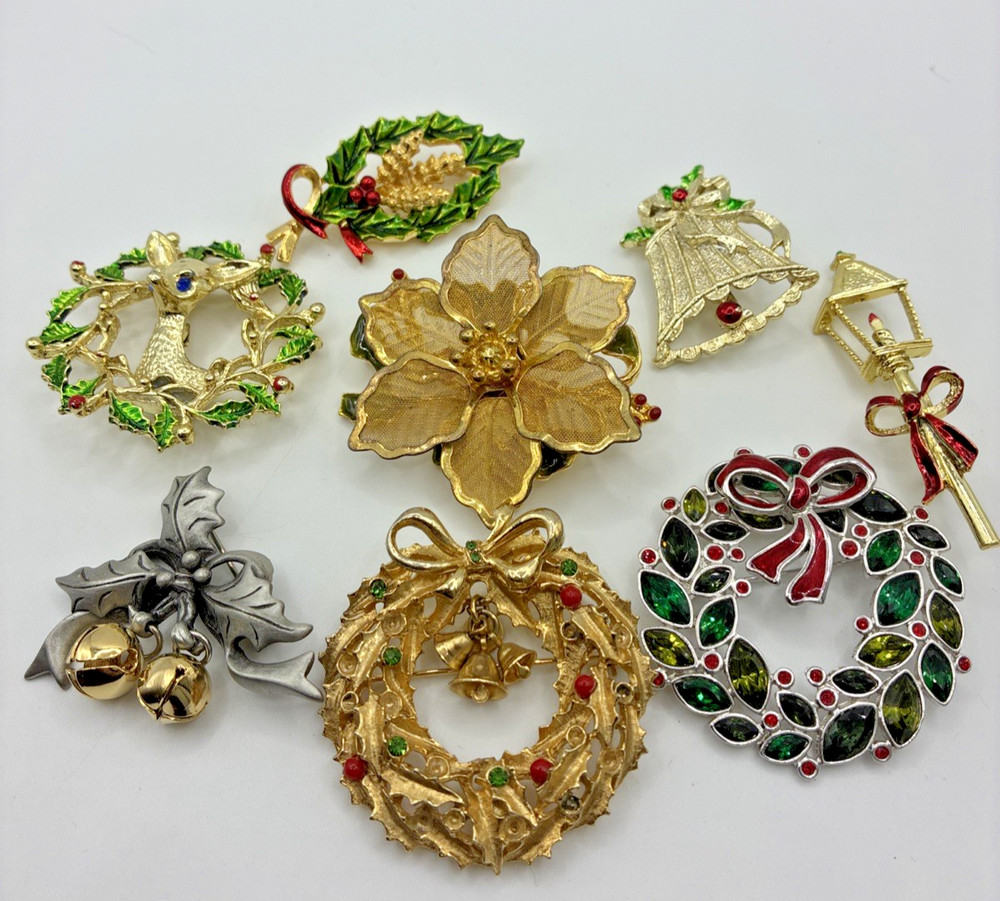 Vintage Christmas Brooch Pin Lot ART KC Wreath Bells Reindeer Flower 8 Pc Read