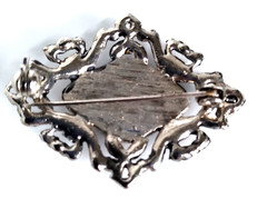 Elegant Vintage-Style Fashion Brooch, Silver Tone Floral Design. 1.5″