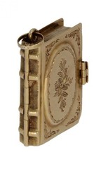 ANTIQUE 14K Gold Photo Locket Pendant Engraved Floral Estate Charm 4g