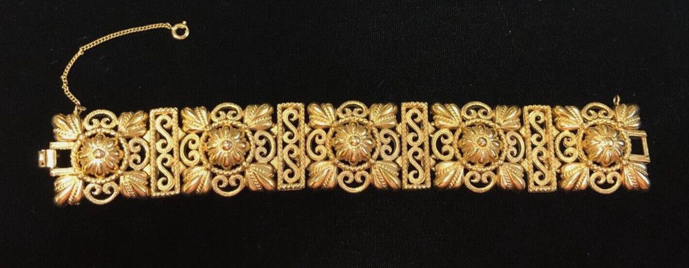 VINTAGE- SIGNED- CROWN TRIFARI – GOLDTONE-LINK- BRACELET- 1955-1969-Safety Clasp