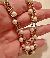 STUNNING VINTAGE SIGNED REVLON PEARL GOLD TONE STATION 24″ NECKLACE CLASSIC