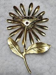Vintage Daisy Brooch * Jewelry * Pendant * Brooches * Gold Tone * MCM