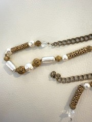 VINTAGE MIRIAM HASKELL LONG NECKLACE 46″ FAUX PEARL CRYSTAL FILGREE BRASS TONE
