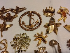 VARIETY OF VINTAGE BROOCHES LOT 21PC wear, repair, parts