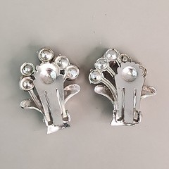 Vintage Flower Basket Rhinestone Clip On Earrings Blue Glass Silver Tone 1″