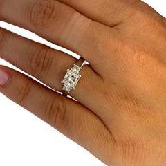 1.07 ct. Princess Cut White Diamond Platinum Ring 7.75US 6.13g.