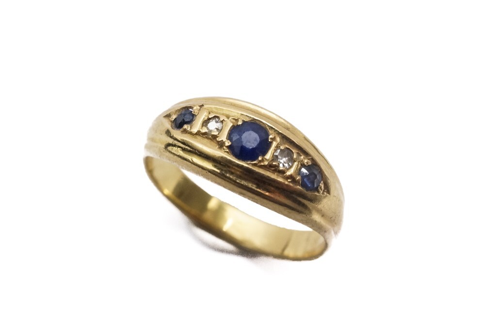 LOVELY ANTIQUE ENGLISH 18K GOLD SAPPHIRE & DIAMOND RING c1910