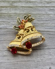 Christmas Pins/Brooches Vintage Unbranded Lot Of 4 – 3 Christmas Trees & A Bell