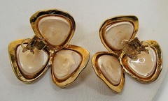 Rare Chanel 29 Made in Paris Freeform Baroque 3 Stone Gripoix Pearl Earrings