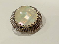 MOTHER OF PEARL SHELL SILVER ART DECO VINTAGE 1.25″ ROUND BROOCH PIN “C” CLASP