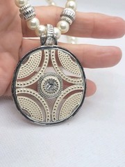 Vintage Pearl Imitation Pedant Statement Necklace 18in.