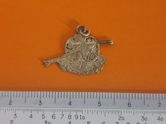 VINTAGE STERLING SILVER 1914 1915 WW1 75 mm CANON GUN PENDANT.