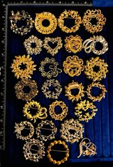 25 Pieces Circle Wreath Brooch Lot Rhinestone Flower Statement Pins