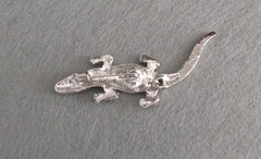 New Silvertone Alligator w/ Clear Crystals Articulated Movable Tail Pin Brooch