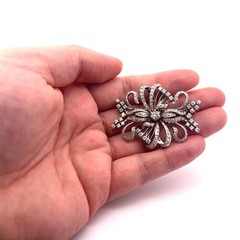 18k White Gold Natural Diamond Vintage Brooch Pin