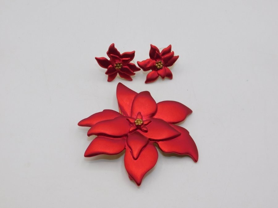 C400-VINTAGE PIN/BROOCH & PIERCED EARRINGS~POINTSETTIA~RED/GOLD TONE