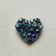 vintage blue aurora borealis Peacock AB Iridescent Crystal Cluster Heart Brooch