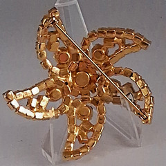 Vintage Pink Smoky Topaz Rhinestone Star/Flower/Starfish Gold Tone Brooch 2 1/4″