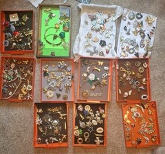 COSTUME JEWELERY LOT 200 + PIECES SOME SIGNED IN GOOD TO VERY GOOD CONDITION