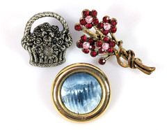 Vtg Rhinestone Floral Spray Red Pink Gold Tone Flower Bouquet Pin Silver Basket