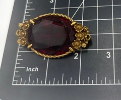 Vintage Gold Tone Brooch — Red Cabochon & Floral Scrollwork