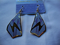 VINTAGE SAMUEL HUANG CLOISONNE RETRO ABSTRACT WHITE LAVENDER & GRAY EARRINGS