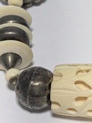 Vintage Silver Tone Metal & Off White Acrylic Chunky Bead Necklace 21″. Hammered