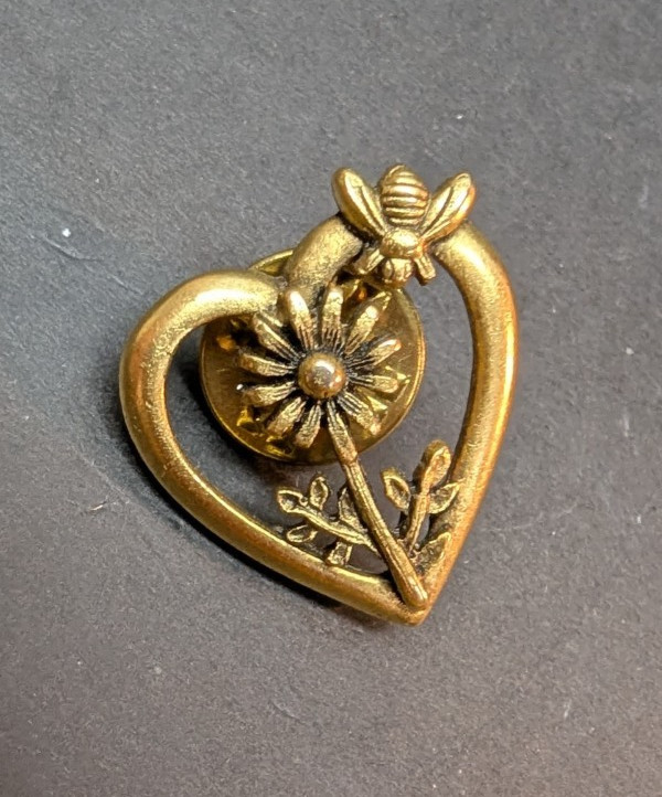 Floral Heart Gold Tone Pin Lapel Brooch Pinback Button 1 Inch
