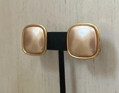 Vintage Signed Napier Champagne Ivory Pearl Gold Clip On Square Earrings
