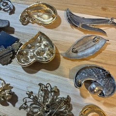 28 Pcs Brooch Pin Sweater Clip Jewelry Vintage Modern Lot