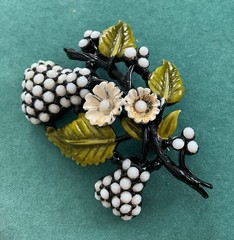 Vintage Hollycraft Milk Glass Rhinestone PEAR FRUIT Enameled Jappaned Brooch