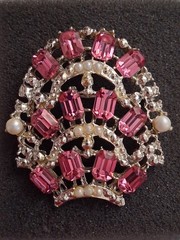 Vintage pink baguette rhinestone & faux pearl brooch, tiered, layered sheild…