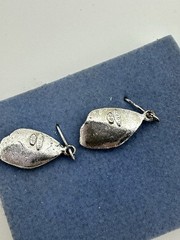 VINTAGE JJJ AVON DENGLING PIRCED EARRINGS SILVER TONE LADYBUG LEAF