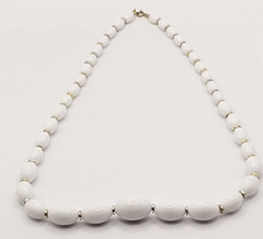 White w Gold Tone Graduated Acrylic Egg Shape Bead Professional Necklace 24 Inch
