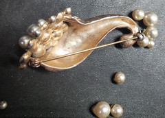 Gold toned Metal Imitation Pearl Rhinestone Cornucopia Brooch Pin NEEDS REPAIR