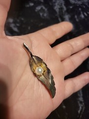 Vintage Gold Tone Brooch Leaf Feather White Bead Prong Ornate Jewelry Costume