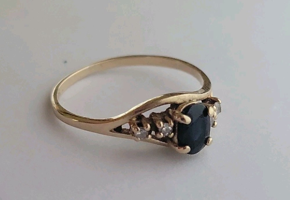 Vintage 10K Yellow Gold & Oval Blue Sapphire & Diamond Dainty Cluster Ring 7.5