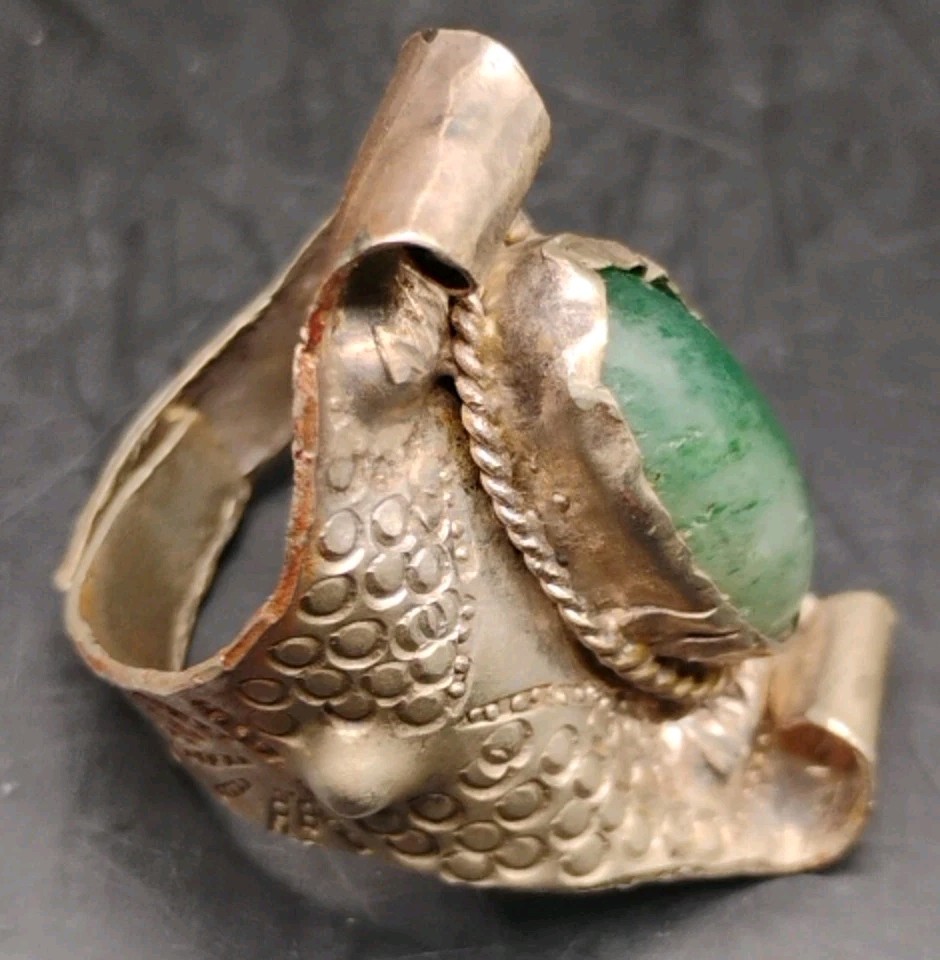 Alpaca Artisan Metalwork Sz. 9 Adjustable Green Gemstone Silvertone Ring Unique