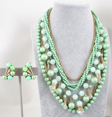 DRAMATIC 1960’S GOLD TONE LIME GREEN BEADED NECKLACE AND EARRINGS SET