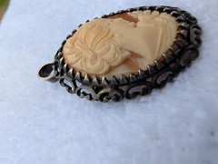 800 Silver Shell Cameo Pendant Brooch set in intricate silver design