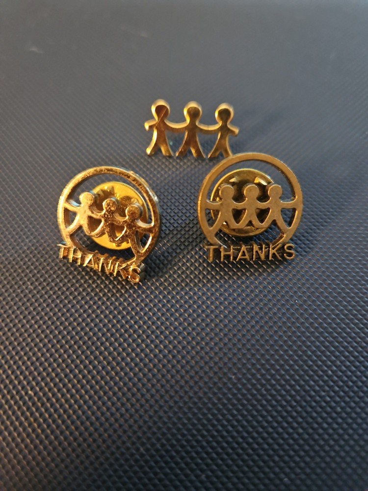 3 Open Goldtone Circle w Three Kids Holding Linking Arms Lapel or Vintage
